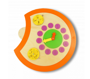 Настенный игровой модуль в виде части гусеницы-времени - fgospostavki.ru - Кубинка