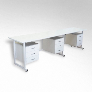 Стол 3-х тумбовый для лабораторных работ 2500*600*850 ЛДСП - fgospostavki.ru - Кубинка